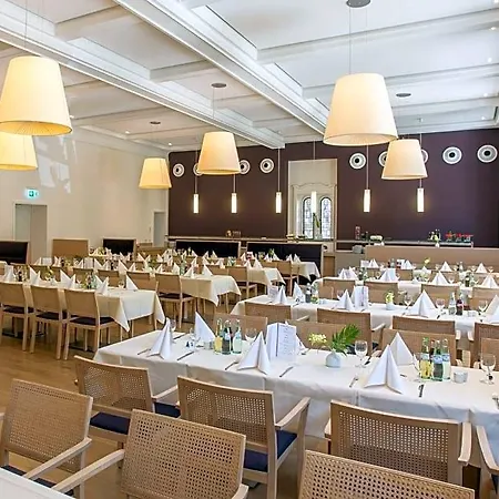 מלון Kardinal Schulte Haus 3*
