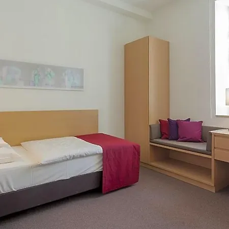 Hotel Kardinal Schulte Haus 3*