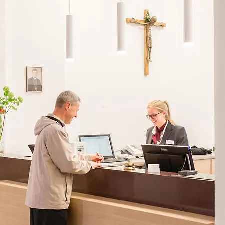 Ξενοδοχείο Kardinal Schulte Haus 3*
