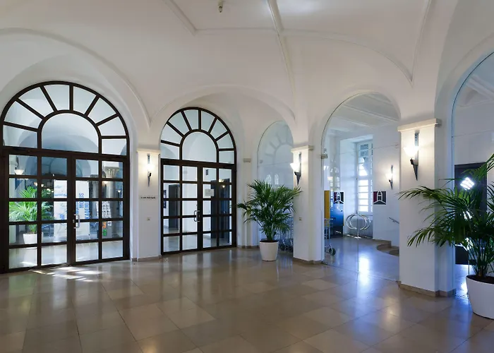 Kardinal Schulte Haus 3*